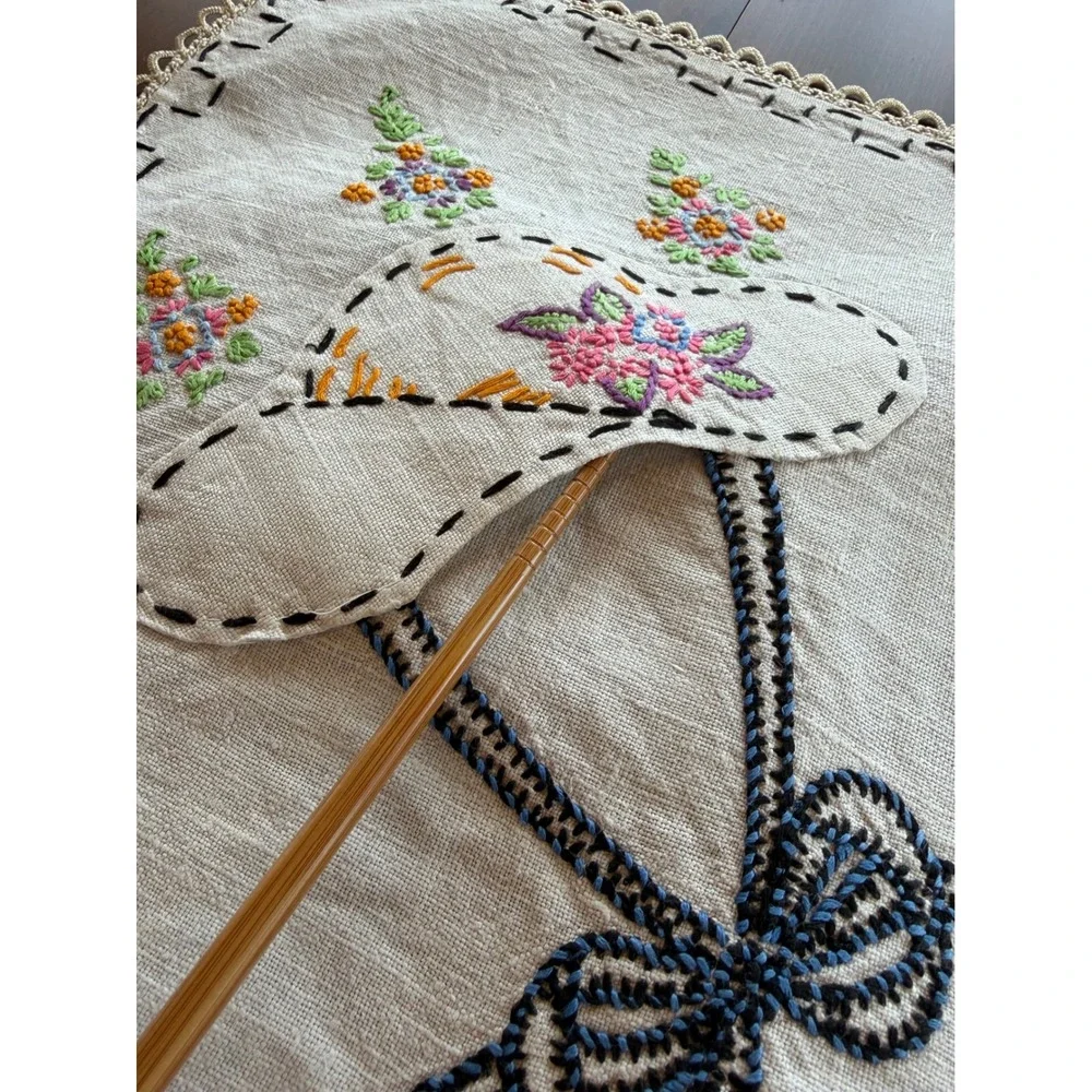Vintage Embroidered Southern Belle Hat Floral Linen Tablecloth‎ Crochet Trim